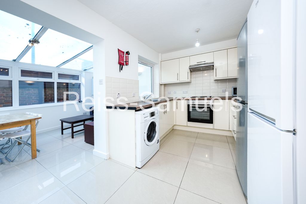 Property photo 2 of 52