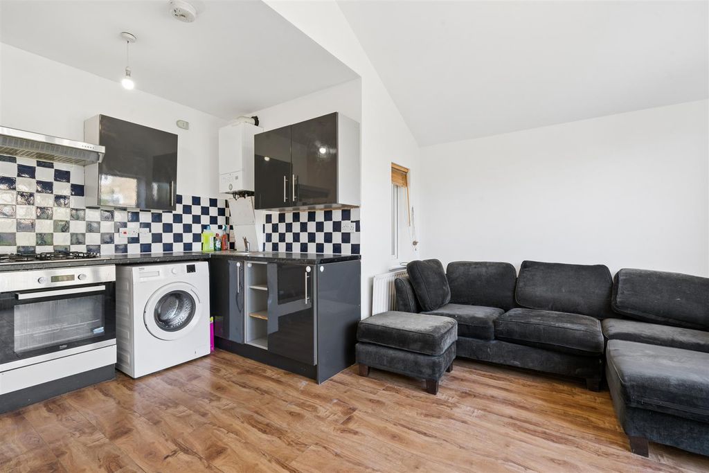 Property photo 3 of 14 9 Himley Road London Kitchen 3.Jpg