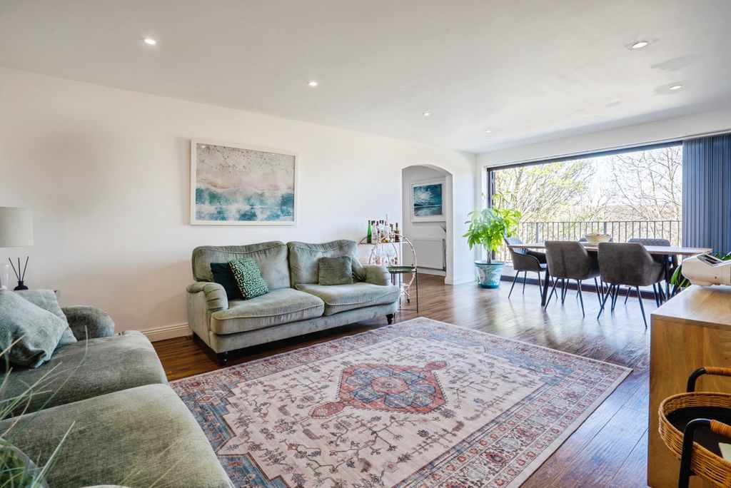 Property photo 2 of 36 Pbox-Img.Jpg