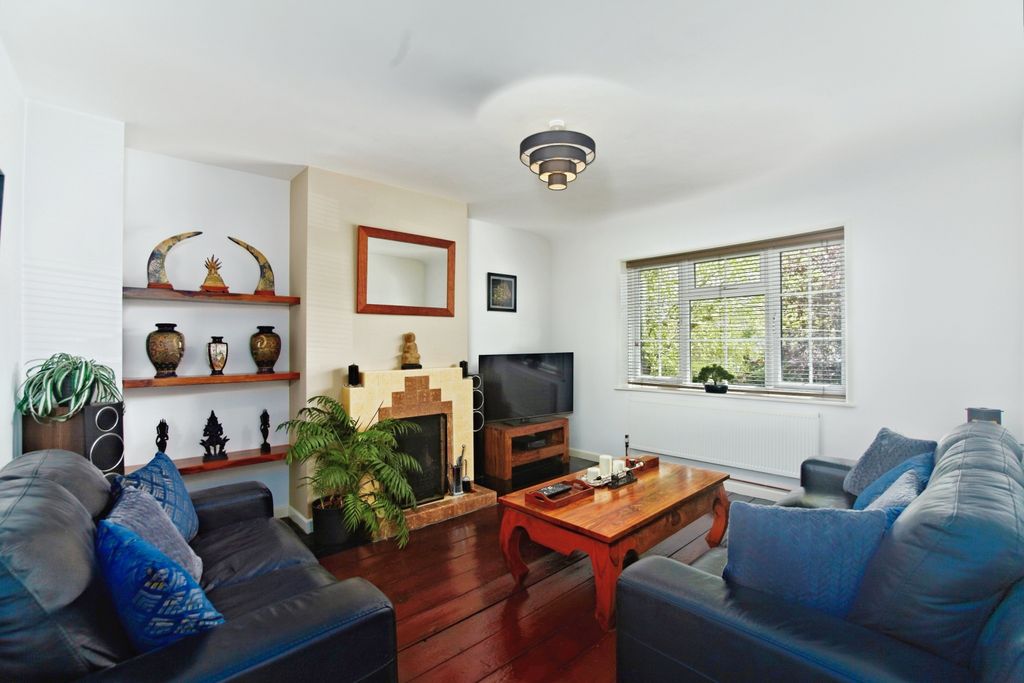 Property photo 3 of 20