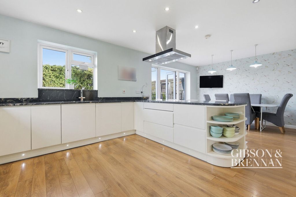 Property photo 1 of 34