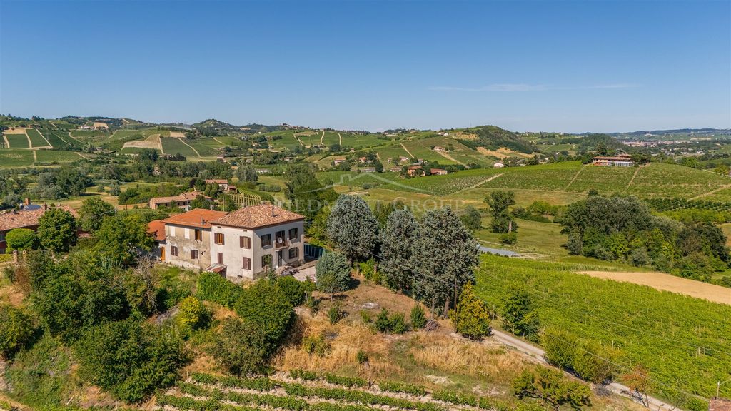 Property photo 1 of 24 Farmhouse Among The Vineyards