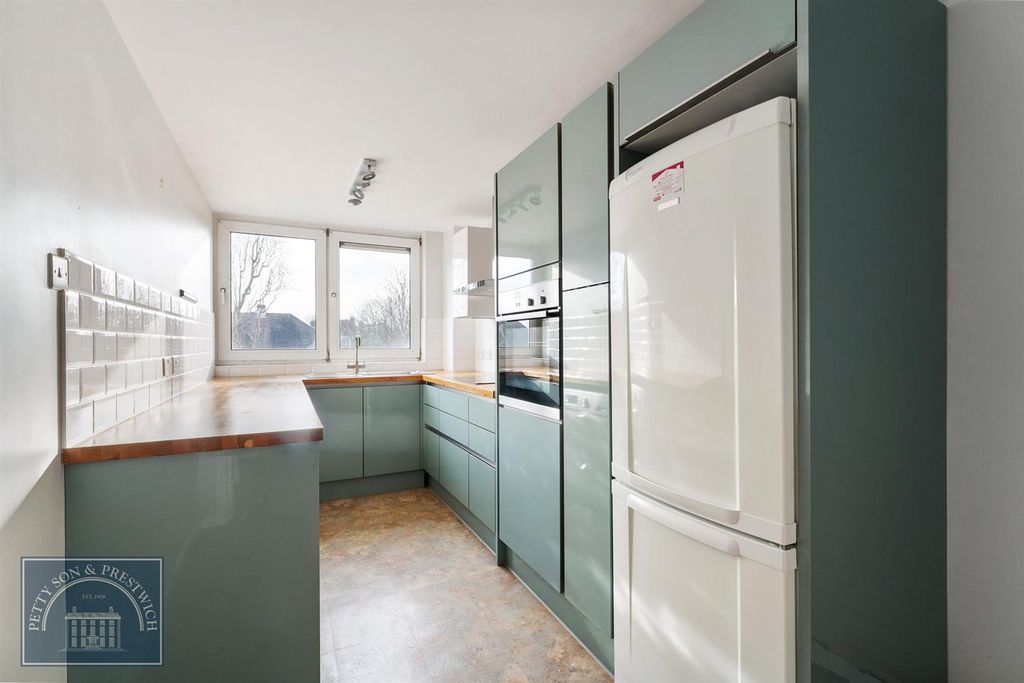 Property photo 2 of 9