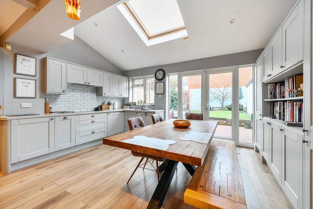 Property photo 1 of 18