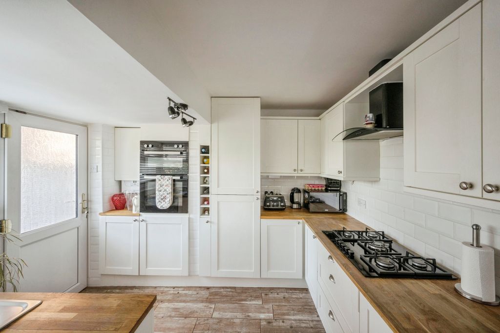 Property photo 2 of 15 Kitchen