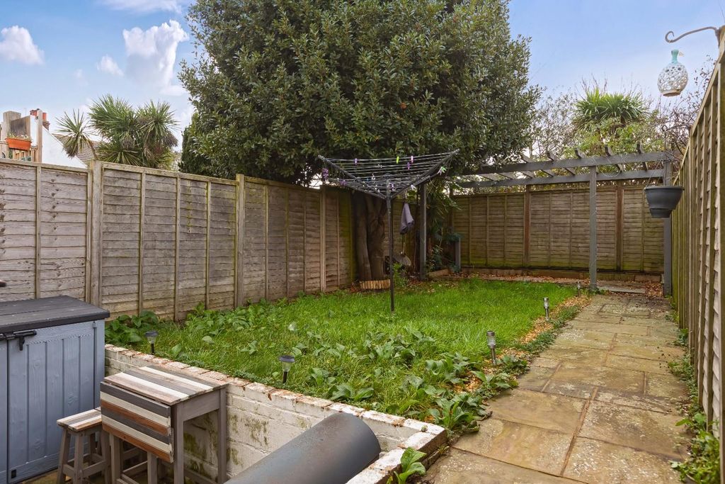 Property photo 2 of 17 New Church Rd_11.Jpg