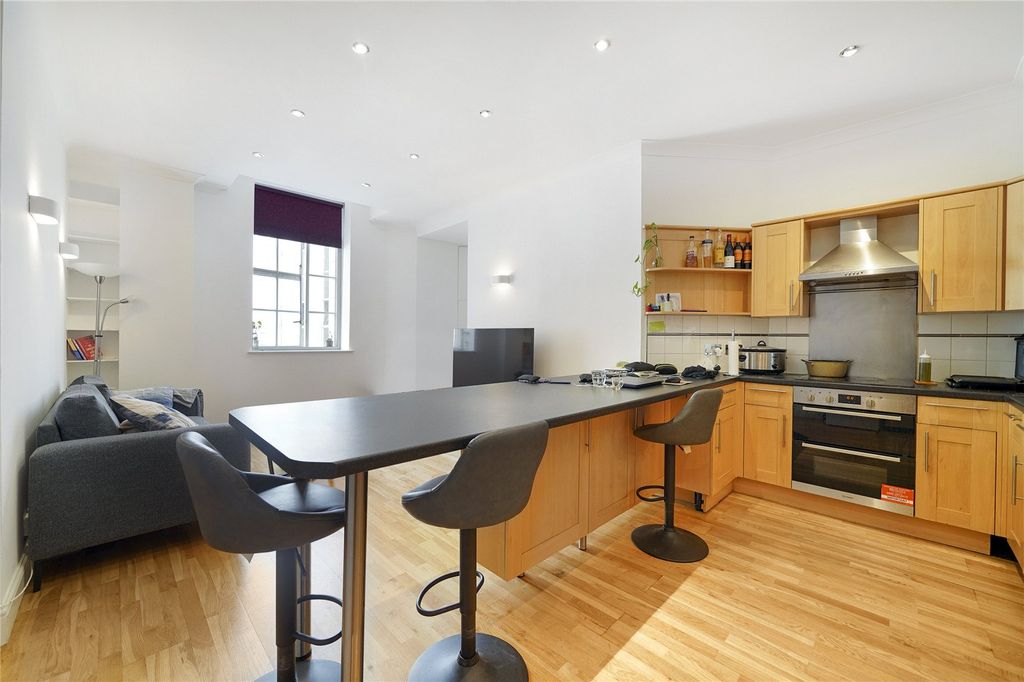 Property photo 1 of 15 Reception/Kitchen