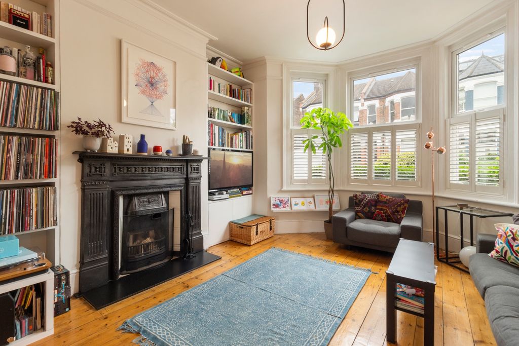 Property photo 2 of 15 4325773