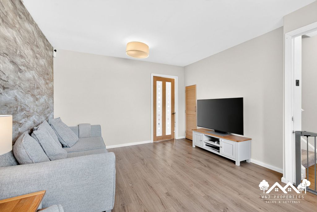 Property photo 2 of 26
