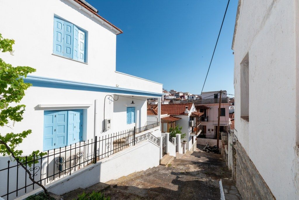 Property photo 2 of 30