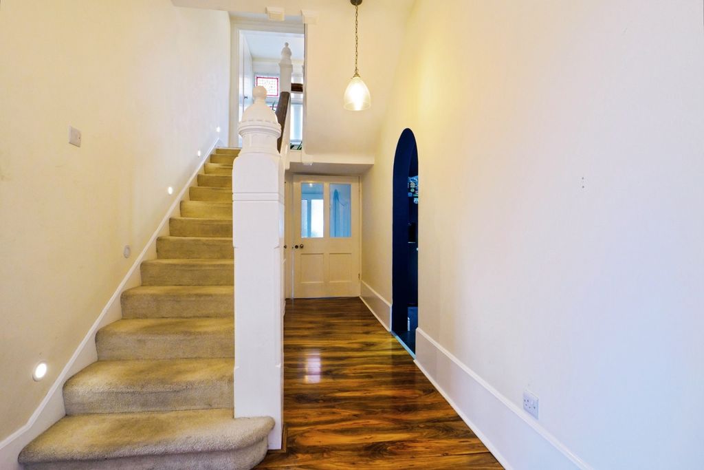 Property photo 3 of 17 Photo