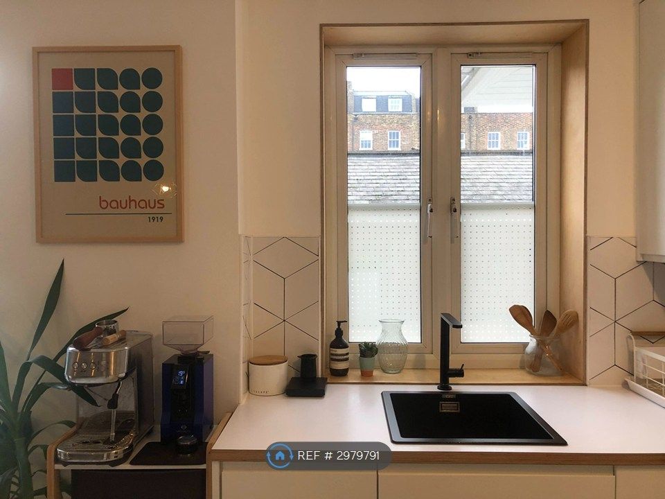 Property photo 3 of 16 Kitchen