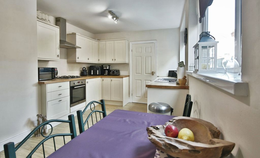 Property photo 2 of 21 4147885