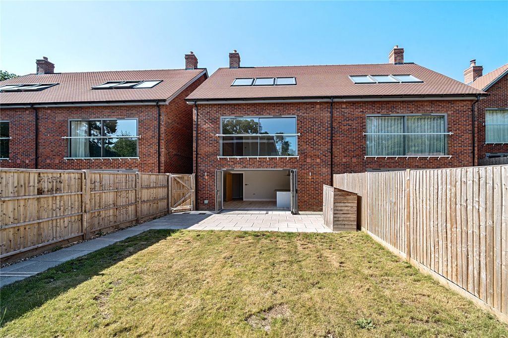 Property photo 1 of 16 Picture No. 27
