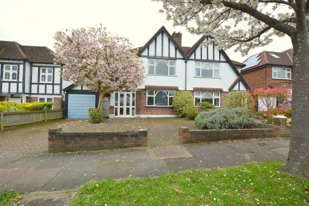 Property photo 1 of 23 Photo 11