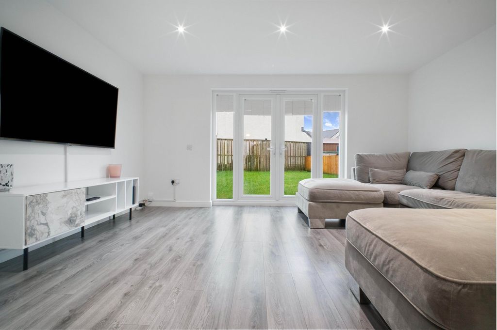 Property photo 2 of 24