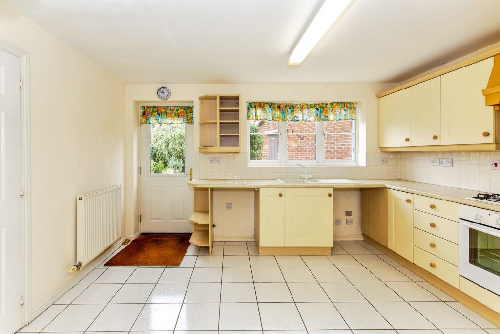 Property photo 2 of 16 Kitchen