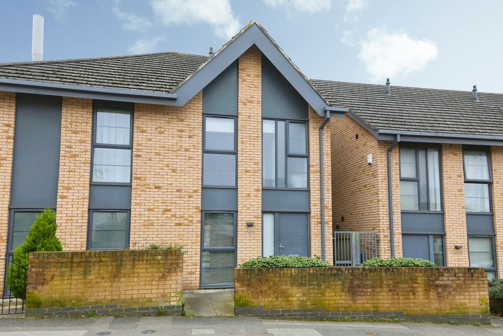 Property photo 1 of 19 Front