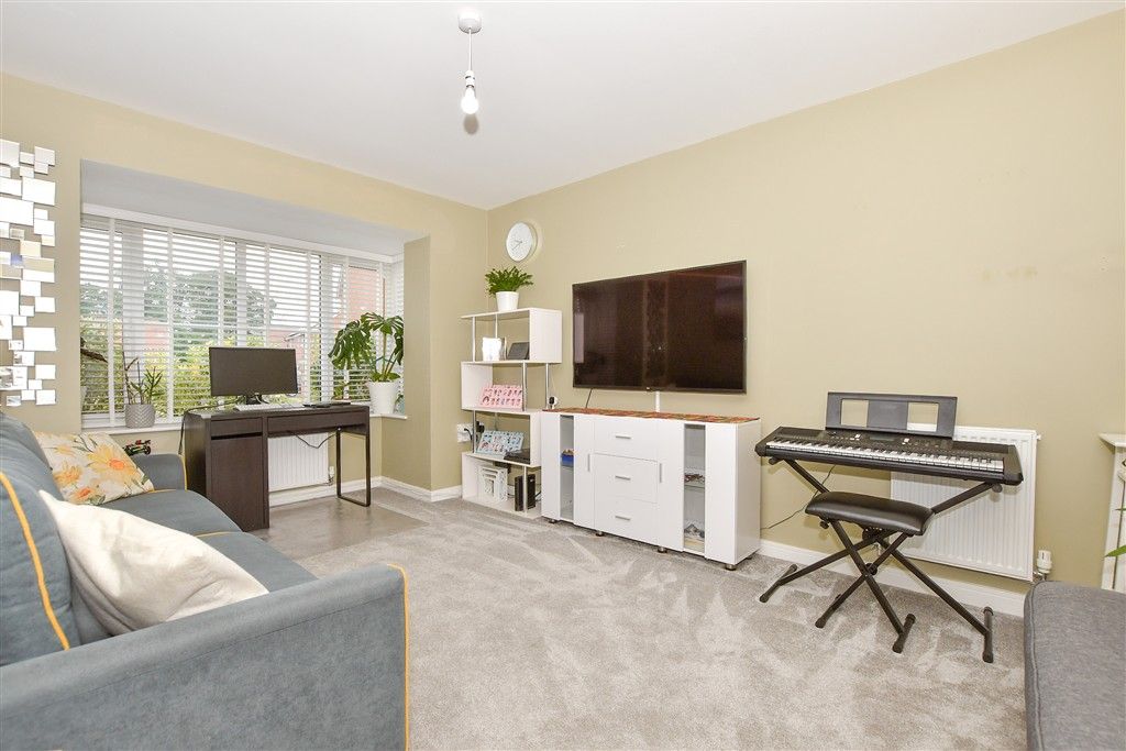 Property photo 3 of 19 Lounge