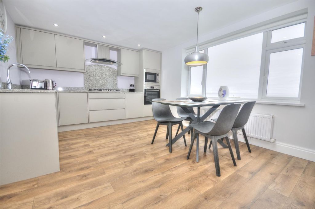 Property photo 2 of 14 Dsc_3959_Smooth 3.Jpg