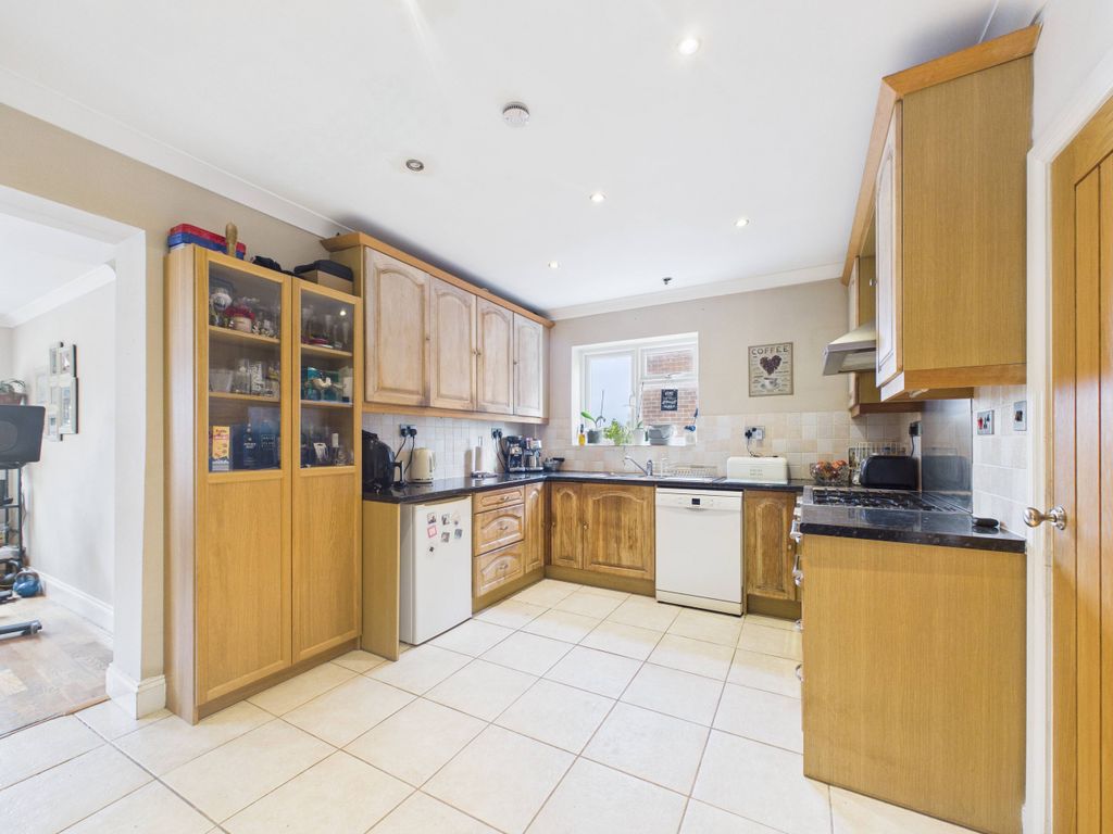 Property photo 2 of 18 Cam02536G0-Pr0071-Still002