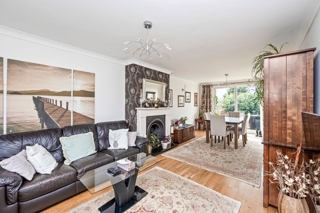 Property photo 2 of 21