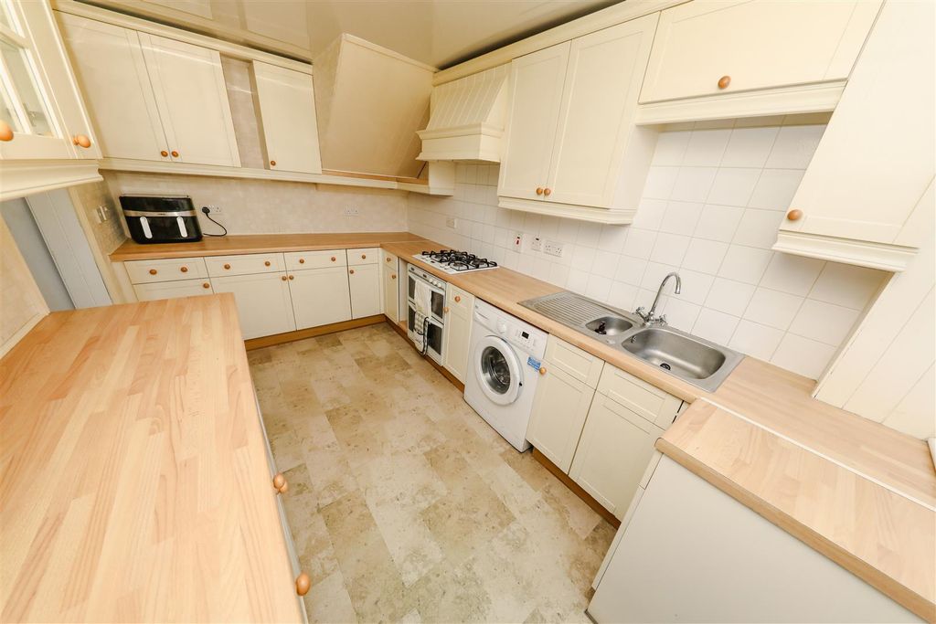 Property photo 2 of 20 B