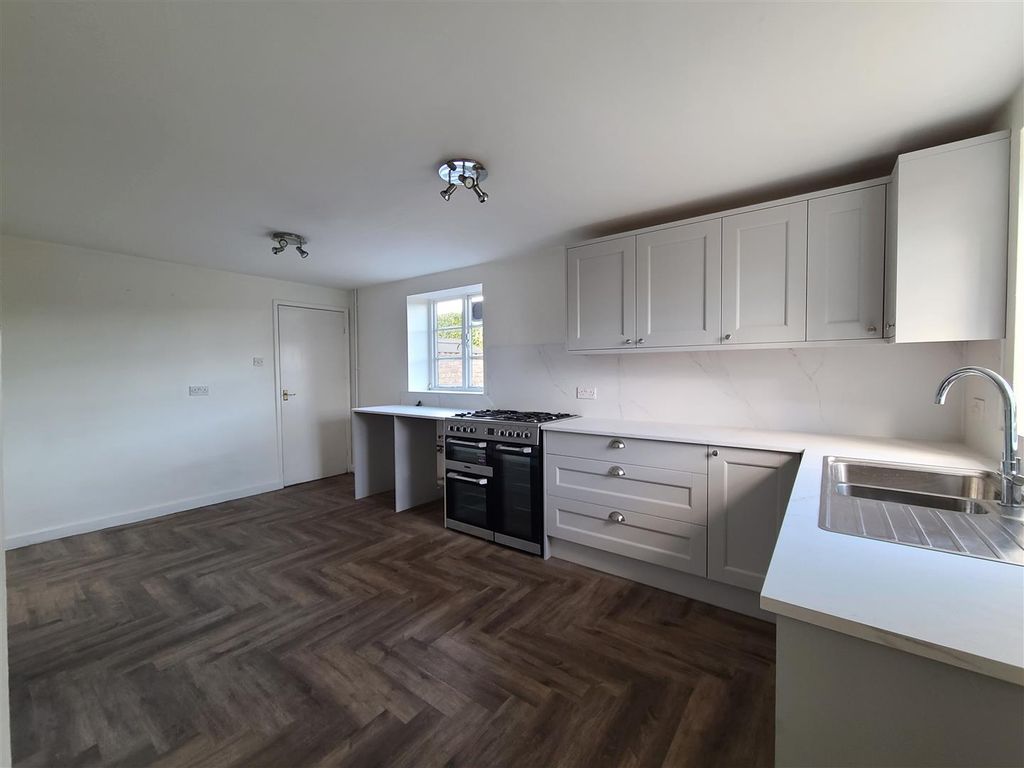 Property photo 2 of 22 Kitchen (6).Jpg