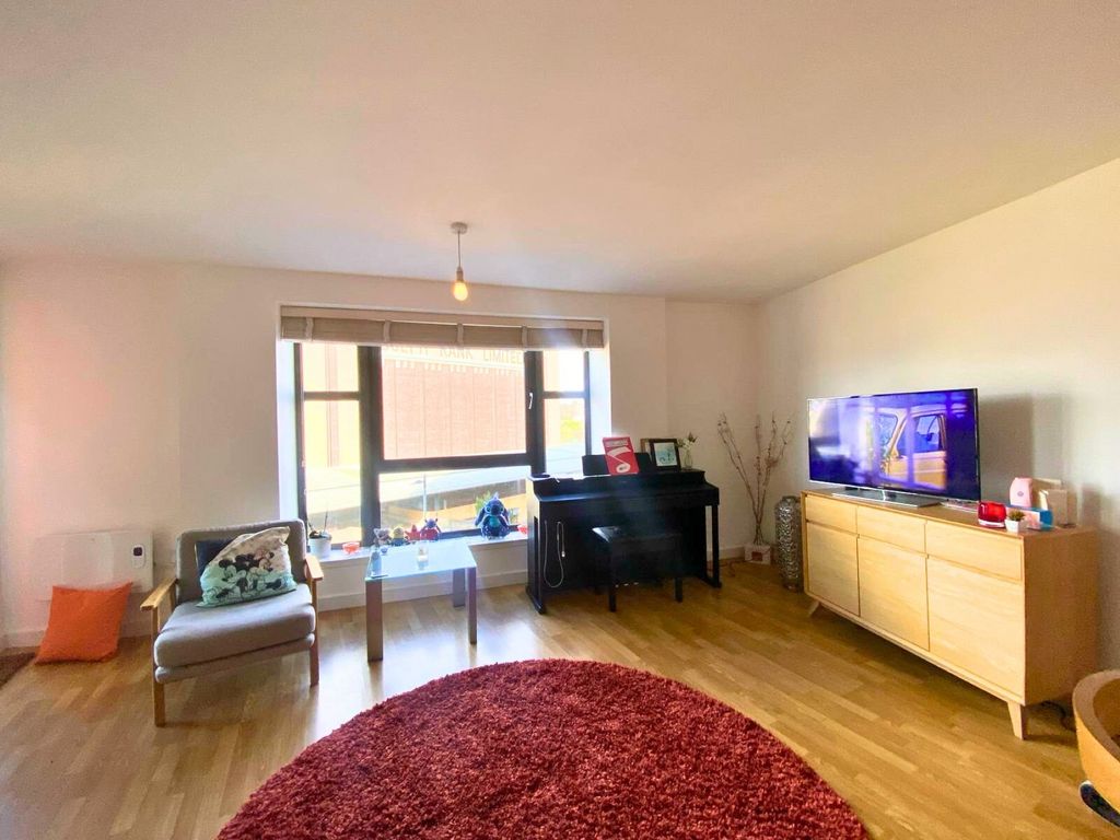 Property photo 1 of 10 10 Baltic Quays City Centre Lounge d