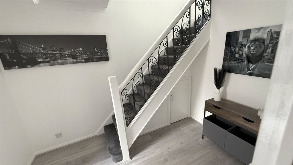 Property photo 3 of 18 Picture No. 09