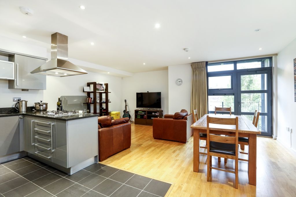 Property photo 3 of 15 Kitchen/Reception