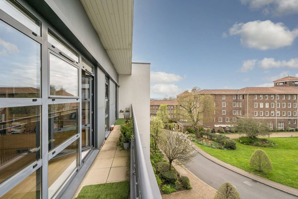 Property photo 3 of 20