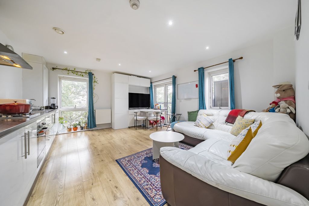 Property photo 3 of 16 Reception