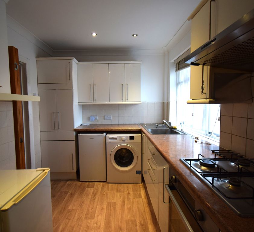 Property photo 3 of 9 Kitchen