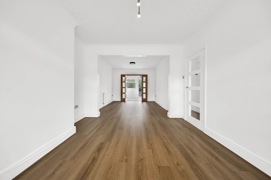 Property photo 3 of 29