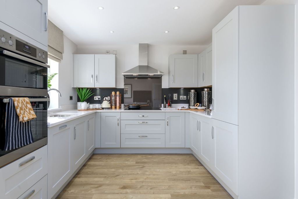 Property photo 2 of 10 Kitchen In 4 Bed Glenbervie Home