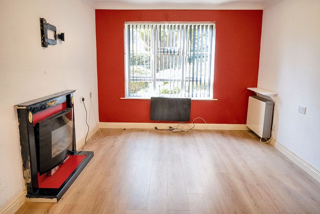 Property photo 3 of 10 Flat 2 Woodlands, The Spinney, Leeds, Ls17 6Tq