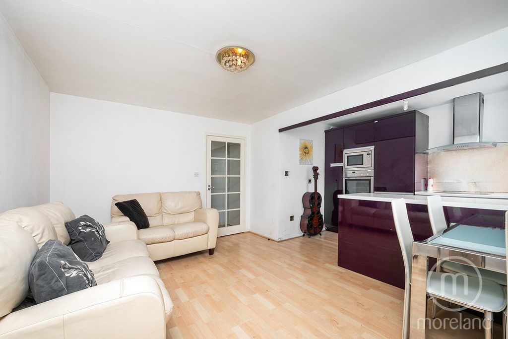Property photo 2 of 9 5430021