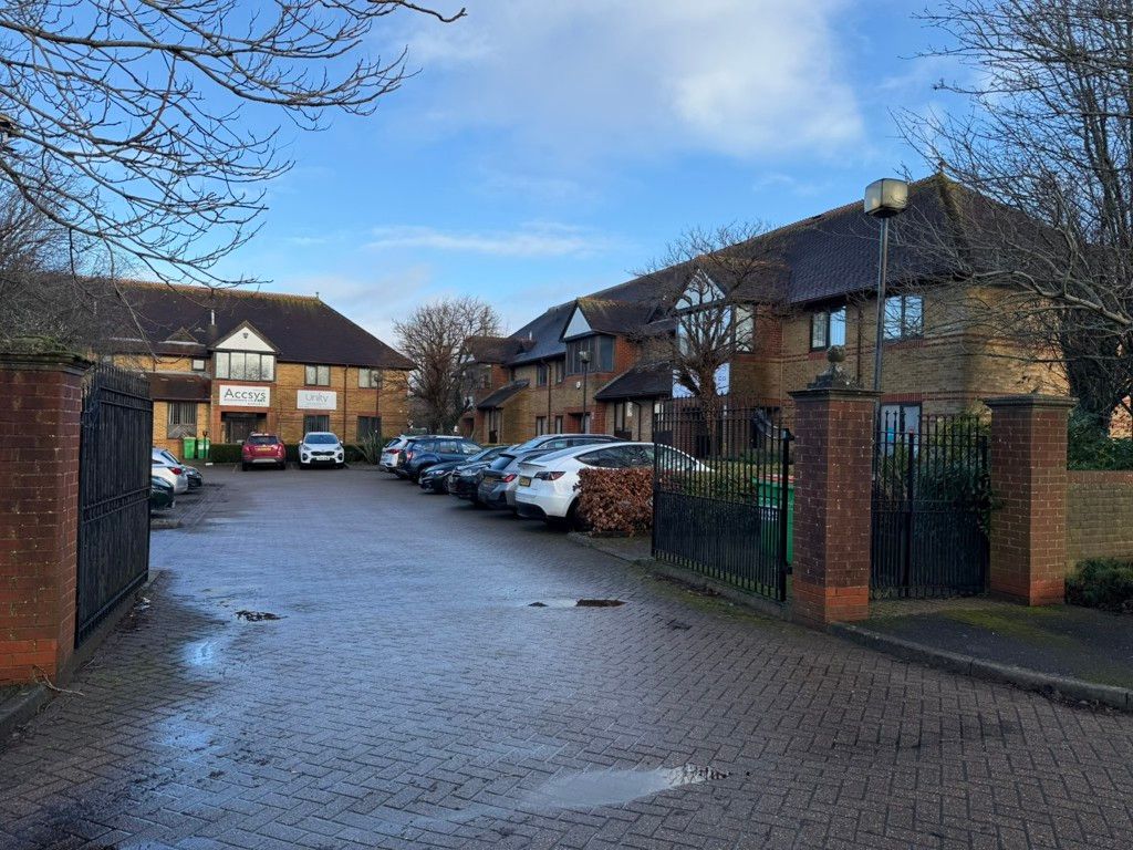 Property photo 1 of 10 Photo 9