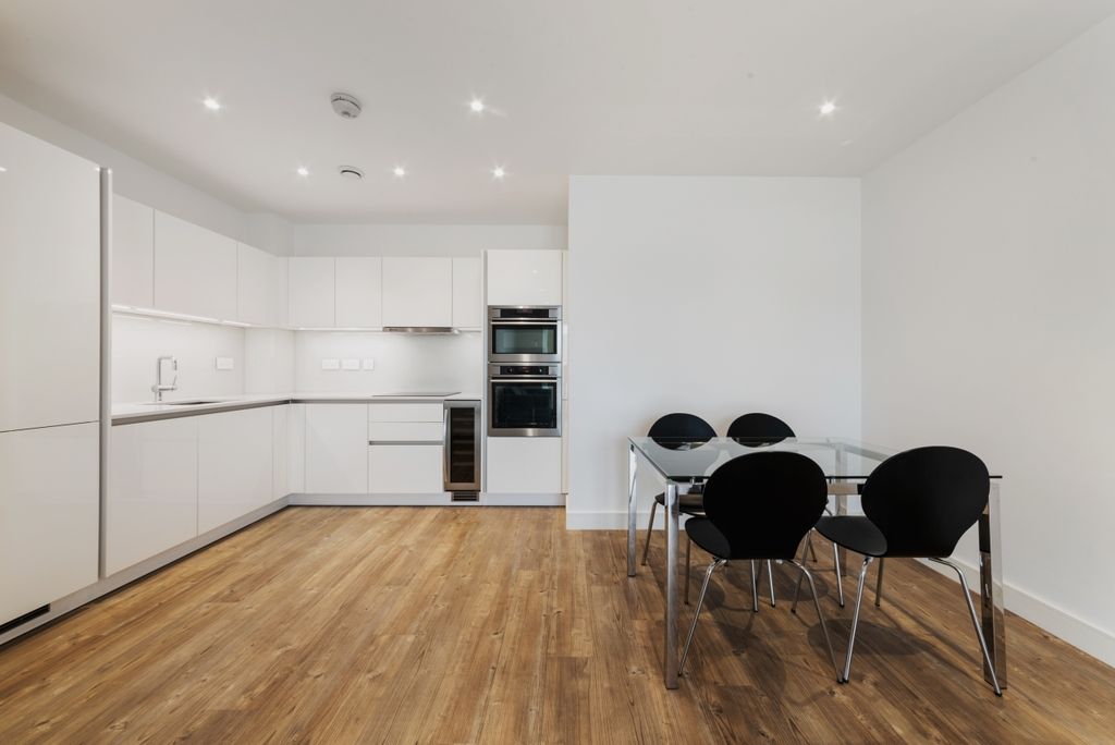 Property photo 3 of 10 Dining Area