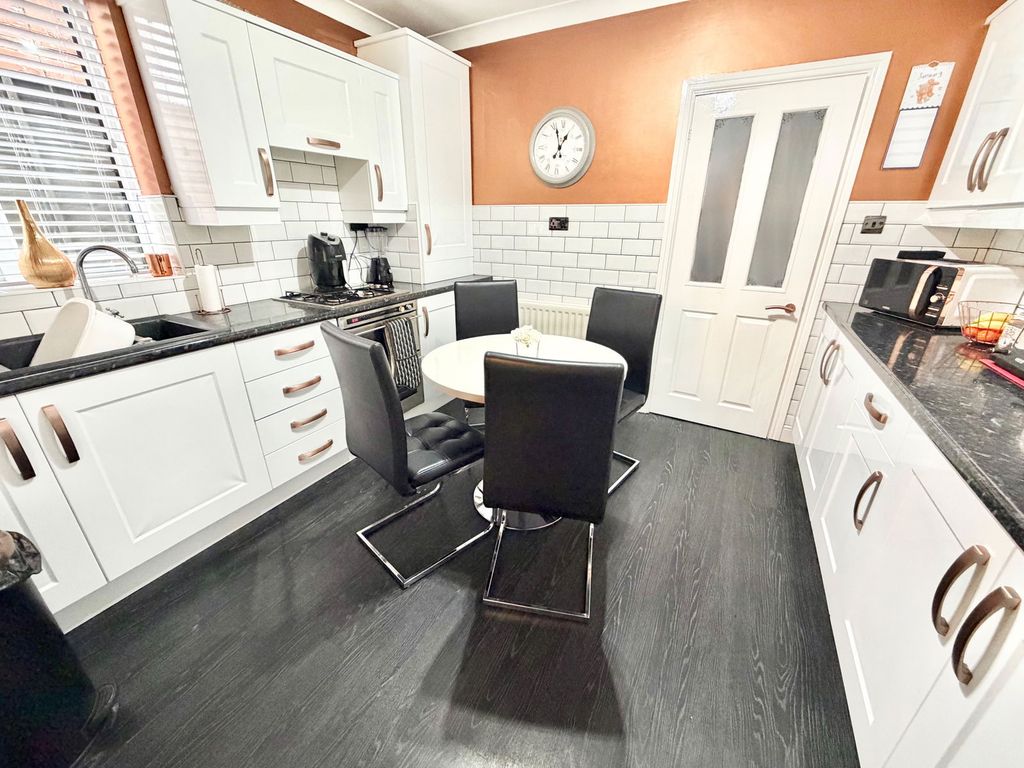 Property photo 3 of 25