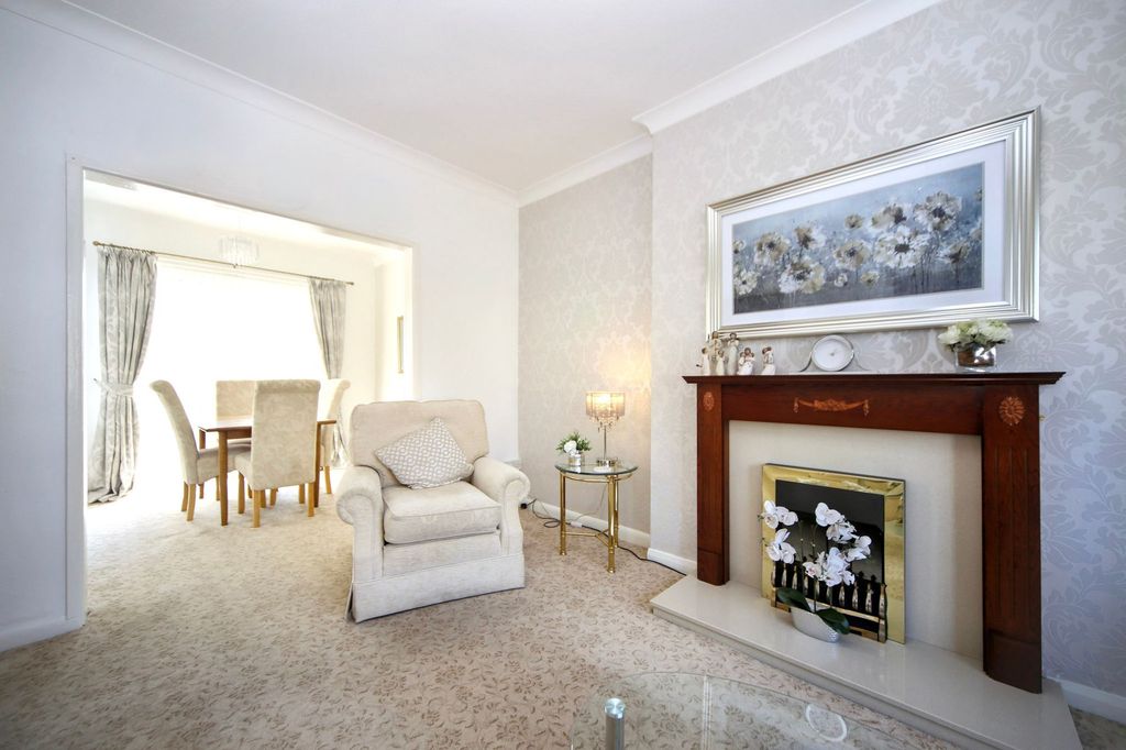 Property photo 2 of 23