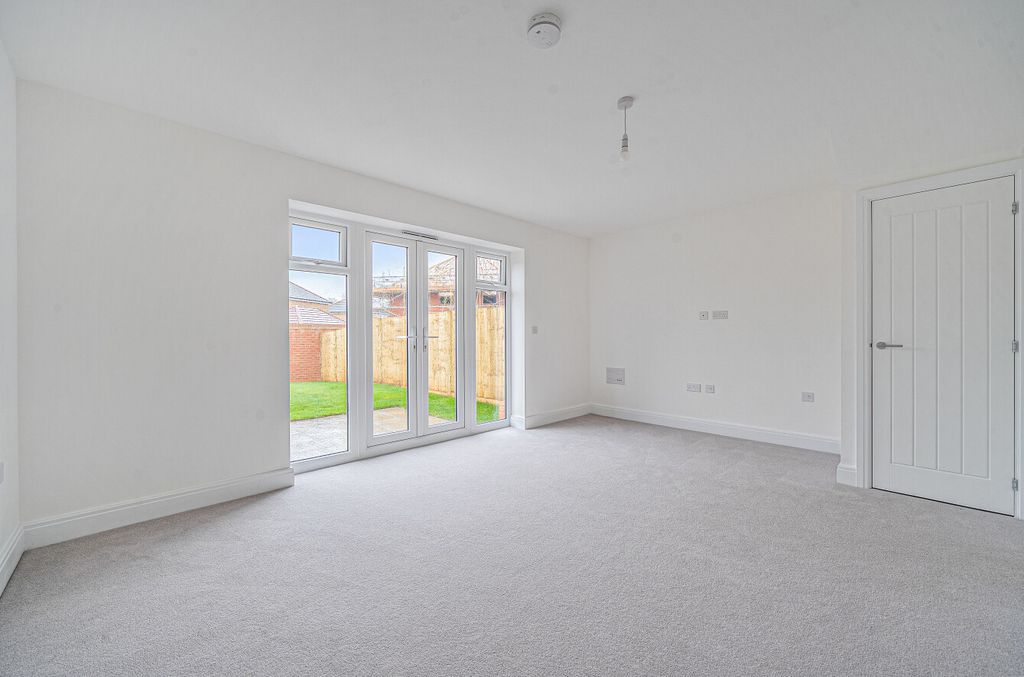 Property photo 2 of 13 1388537-5-69382B5...