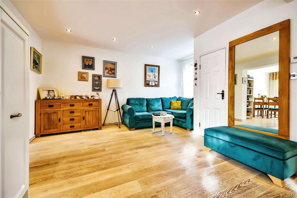 Property photo 1 of 15 Lounge