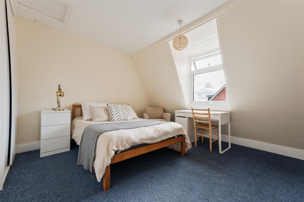 Property photo 1 of 9 40 Clifton Road (1).Jpg