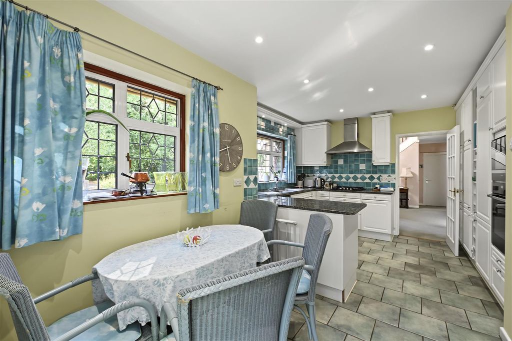 Property photo 2 of 14 18-West-Common-Way-03.Jpg