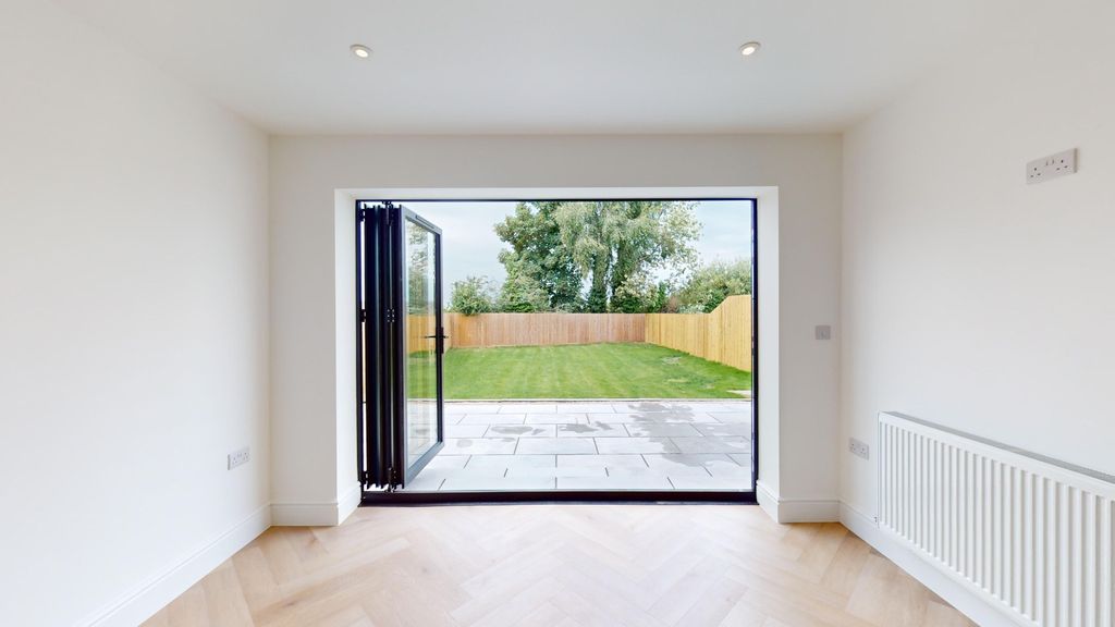 Property photo 3 of 35 3306494