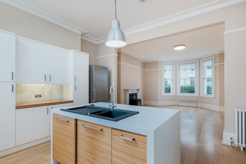 Property photo 3 of 26