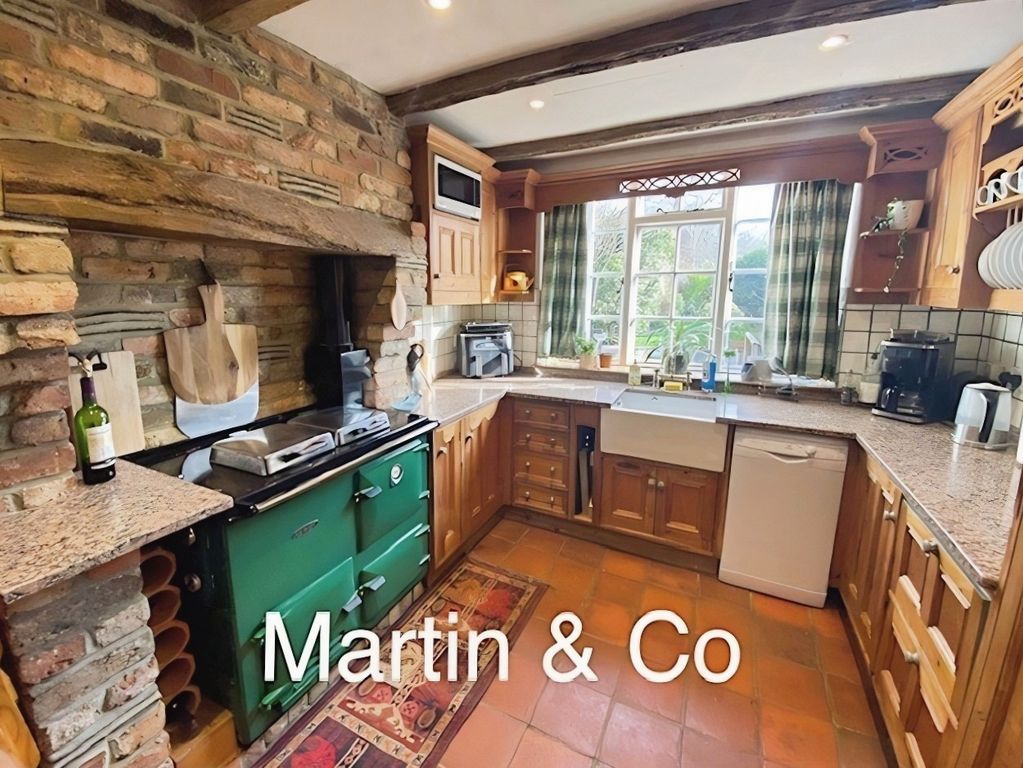 Property photo 3 of 18 97B0696c-Kitchen