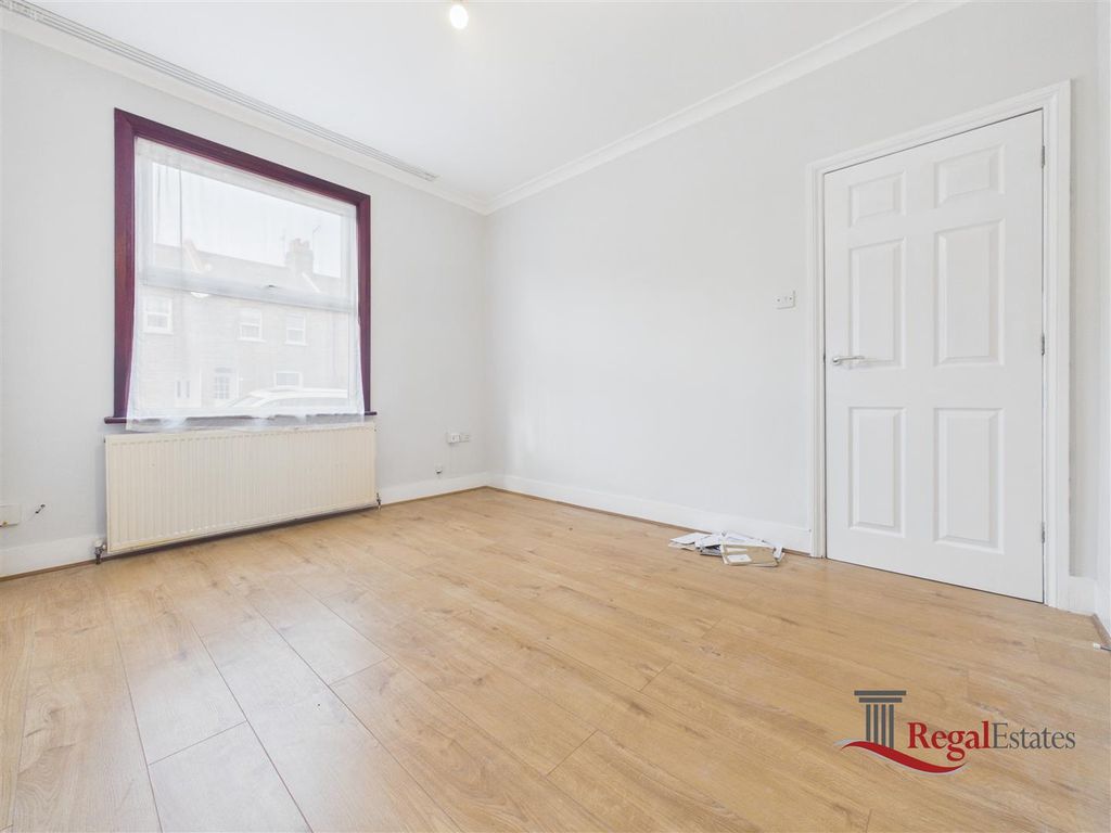 Property photo 3 of 15 Cam02489G0-Pr0330-Still017.Jpg